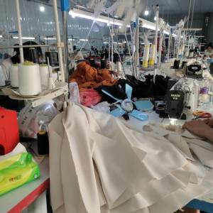 监利市艳子服装厂