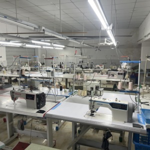 浙江省海宁市许村镇娇狐服装厂