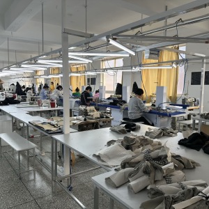 大连弘春服装有限公司