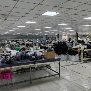 信丰哄逸服饰厂