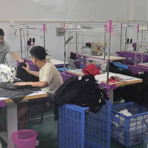 亚飞服饰加工厂