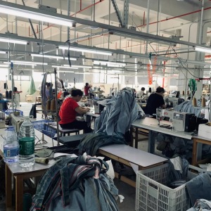 斑烈服饰牛仔厂