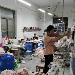 童年同伴服装厂