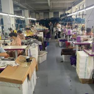 英山县豪达利时装⺁