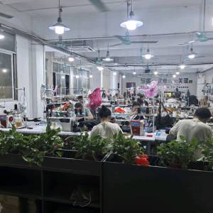 广州市鸿霖服装有限公司