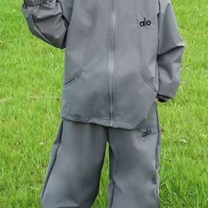 传统外单  寻童装运动套装工厂