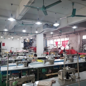 广州市鸿霖服饰有限公司