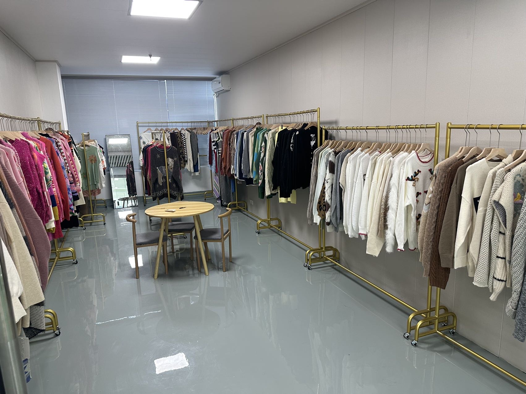 毛衣厂-汕头市韦伯斯特服饰有限公司