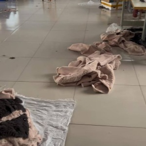 莹莹家贸易皮草店