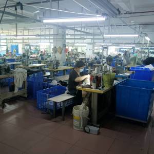 群伟服饰（中山市）有限公司