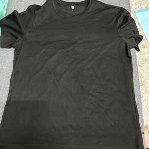 工厂裁片外发 找做简单T恤加工厂