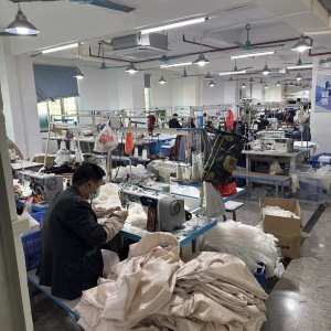 东莞依艺涵服饰有限公司