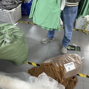 俏金灵服饰有限公司