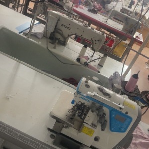 红彤彤服装加工厂