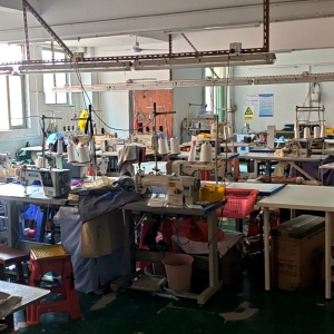 深圳市龙威纳服饰有限公司