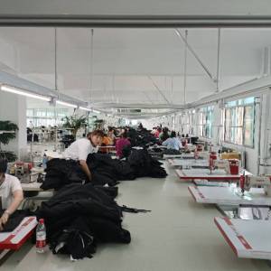 营口启运服装加工有限公司