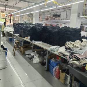 海宁许村巷东君赫服饰