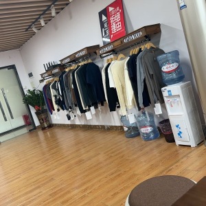 朗雨服饰有限公司