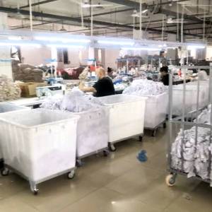 多彩小猪服饰有限公司
