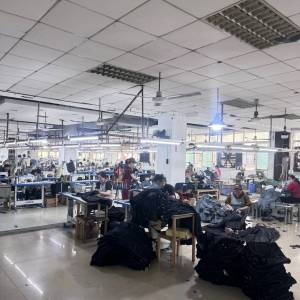 北流市石窝百通服装加工厂