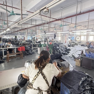 广州市金跃贸易服装公司