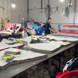 广州市锦晟服装服饰有限公司