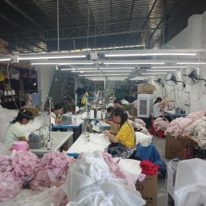 巴马锦辰服装店
